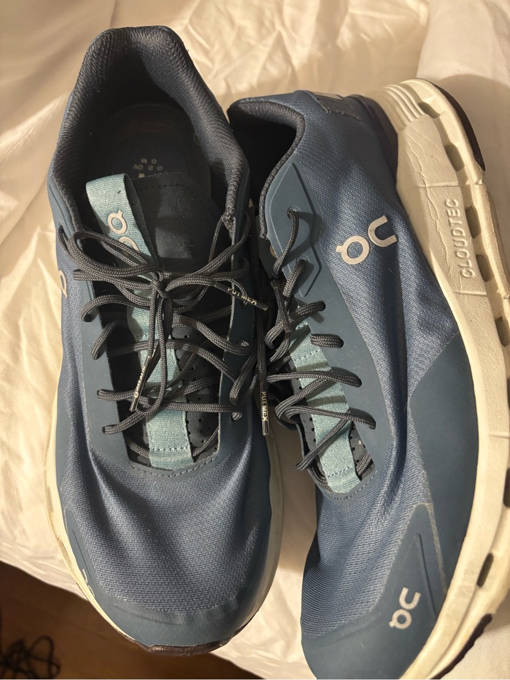 Men’s sneakers great blue color in perfect condition worn very little